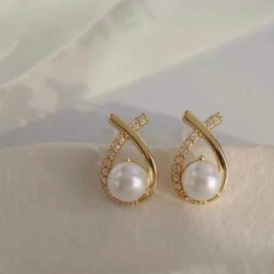 Elegant Diamond & Pearl Stud Earrings – Timeless Silver Sparkle